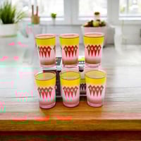 كاس عصير غضار أحمر