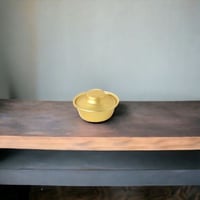 زبدية معدن بغطاء 7.5 سم ذهبي