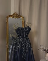 6171-فستان كحلي أنيق بتطريز فاخر