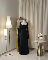 6142- فستان أسود فخم بأكمام دانتيل