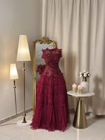 6477 - فستان عودي بلمسة فاخرة