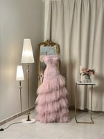 6376- فستان تول وردي بتصميم أنثوي ساحر ولمسة رومان...