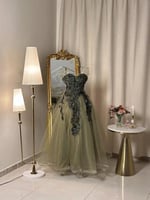 6433- فستان سهرة زيتي بتطريز فاخر ولمسة رومانسية