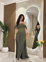 6852-فستان سهره اخضر زيتوني بتصميم ملفت و خلاب