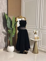 6853- فستان مخملي اسود مطرز ميدي