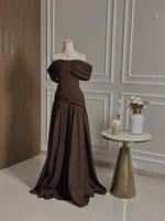 6770 - فستان سهرة راقٍ باللون البني الداكن