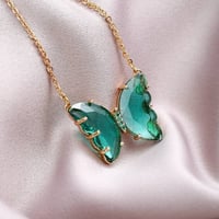 سلسال الفراشة الملونة