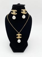 طقم شانيل 4 قطع - ذهبي وفضي - مستوحى