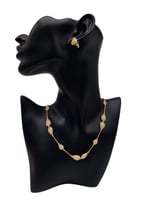 طقم بوشرون - مستوحى