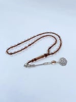 سبحة بكلايت شفافة بخيط بني