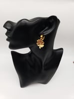 سلسال وحلق تصميم عصري - مستوحى