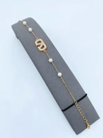 بوكس توزيعه 5 اساور بتصميم عالمي ذهبي وفضي