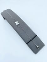 بوكس توزيعه 5 اساور بتصميم عصري ذهبي وفضي