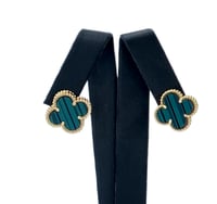 طقم فان كليف سلسال وحلق اخضر - مستوحى