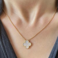 طقم فان كليف سلسال وحلق ابيض - مستوحى