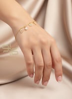 سوارة بتصميم عصري وجذاب مستوحاه من ماركة عالمية