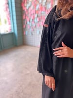 عباية لف عماني بتطريز أسود