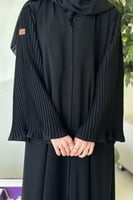 عباية كريب باكمام مموجة