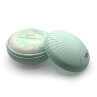 بودرة معطرة للجسم بزهرة الفريزيا من ميك اوفر22