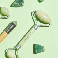 اداة تدليك الوجه مصنوعة من حجر اليشم من ايكوتولز