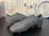 حذاء كورة القدم رصاصي حبوب ماستر كواليتي