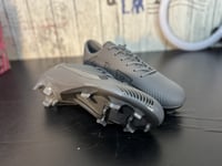 حذاء كورة القدم رصاصي حبوب ماستر كواليتي