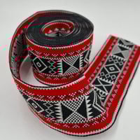 كلف سدو بتدرجات اللون الاحمر البدوي