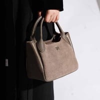 شنطة بهيرة جلد طبيعي حجم وسط