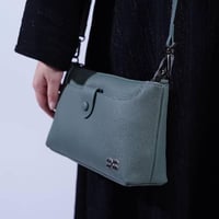 شنطه جلد طبيعي حجم وسط