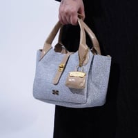 شنطة بهيرة حجم وسط قماش