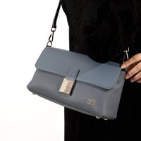 شنطة بهيرة وسط جلد طبيعي