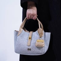 شنطة بهيرة حجم وسط قماش