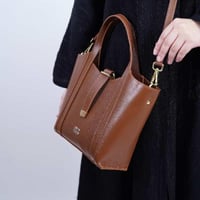 شنطة بهيرة جلد طبيعي حجم وسط