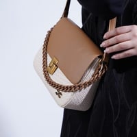 شنطه كتف نسائية بهيرة بيج وسط