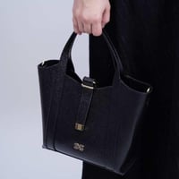 شنطة بهيرة جلد طبيعي حجم وسط