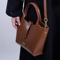 شنطة بهيرة جلد طبيعي حجم وسط