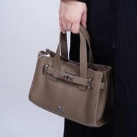 شنطة بهيرة جلد طبيعي حجم وسط