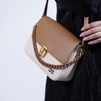 شنطه كتف نسائية بهيرة بيج وسط