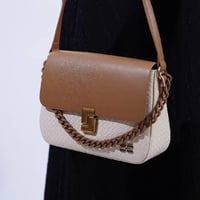 شنطه كتف نسائية بهيرة بيج وسط