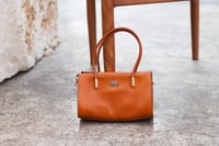 شنطة بهيرة صغيرة جلد طبيعي