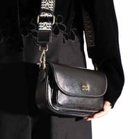 شنطة بهيرة جلد طبيعي حجم وسط