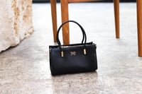 شنطة بهيرة صغيرة لون اسود جلد طبيعي