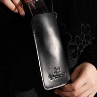 محفظة نظارات أسود