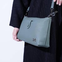 شنطه جلد طبيعي حجم وسط