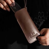 محفظة نظارات بني غامق