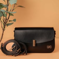 شنطة صغيره بهيرة جلد طبيعي