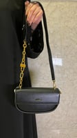 شنطة صغيره بسلسال ذهبي