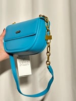 شنطة صغيره بسلسال ذهبي