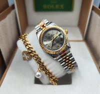 ساعة رولكس نسائية مع سوار ذهبي مميز