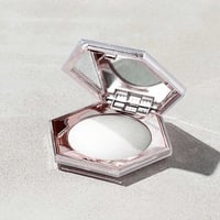 اضاءة هايلايتر بودرة دياموند بومب من فنتي بيوتي -...